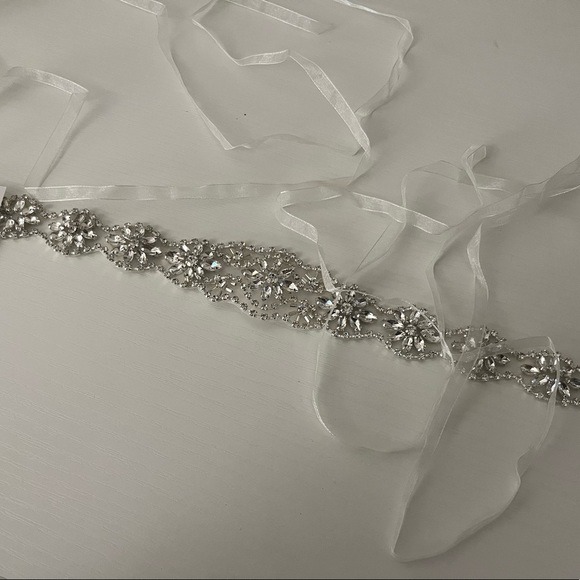 👰🏻♀️Latest Tulle Wedding Sash With Rhinestone - Picture 7 of 8